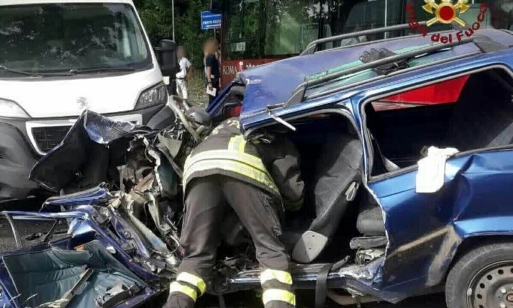 Incidente Auto Bus Deceduta Una Donna Grave Il Nipotino Di 4