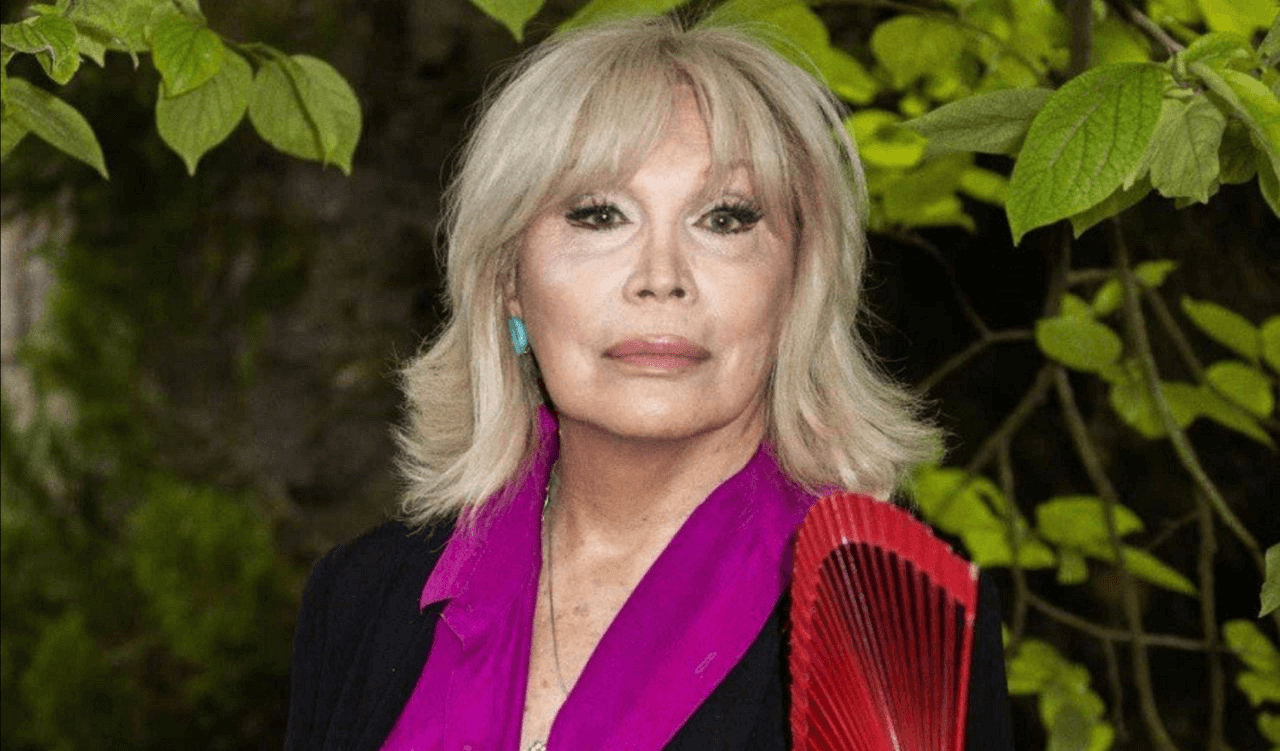 Amanda Lear si ritira Chiudo bottega il sesso è diventato noioso