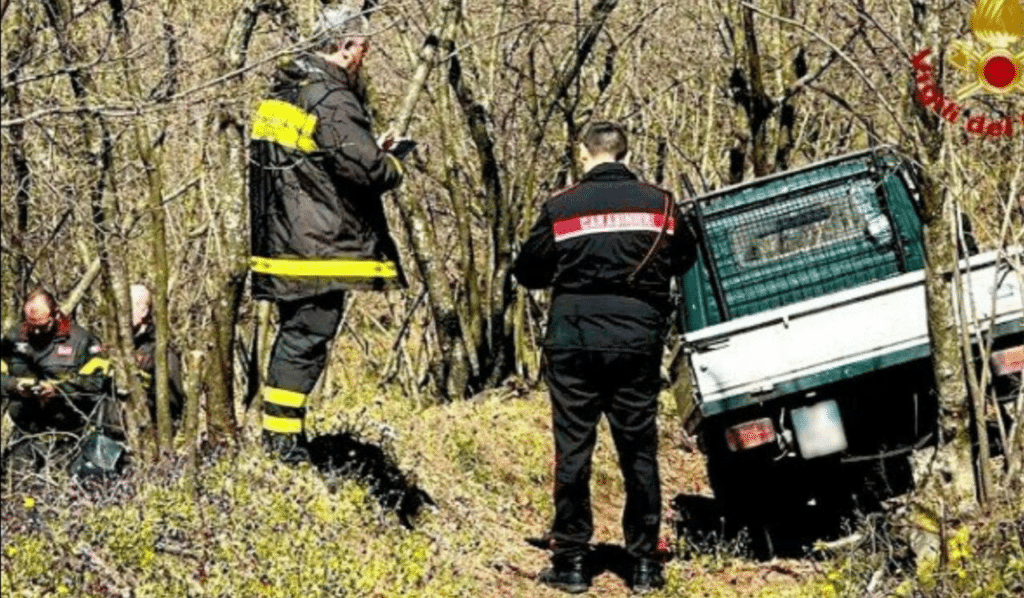 Bimbo Di Anni Resta Incastrato Con La Testa Nel Finestrino Mentre