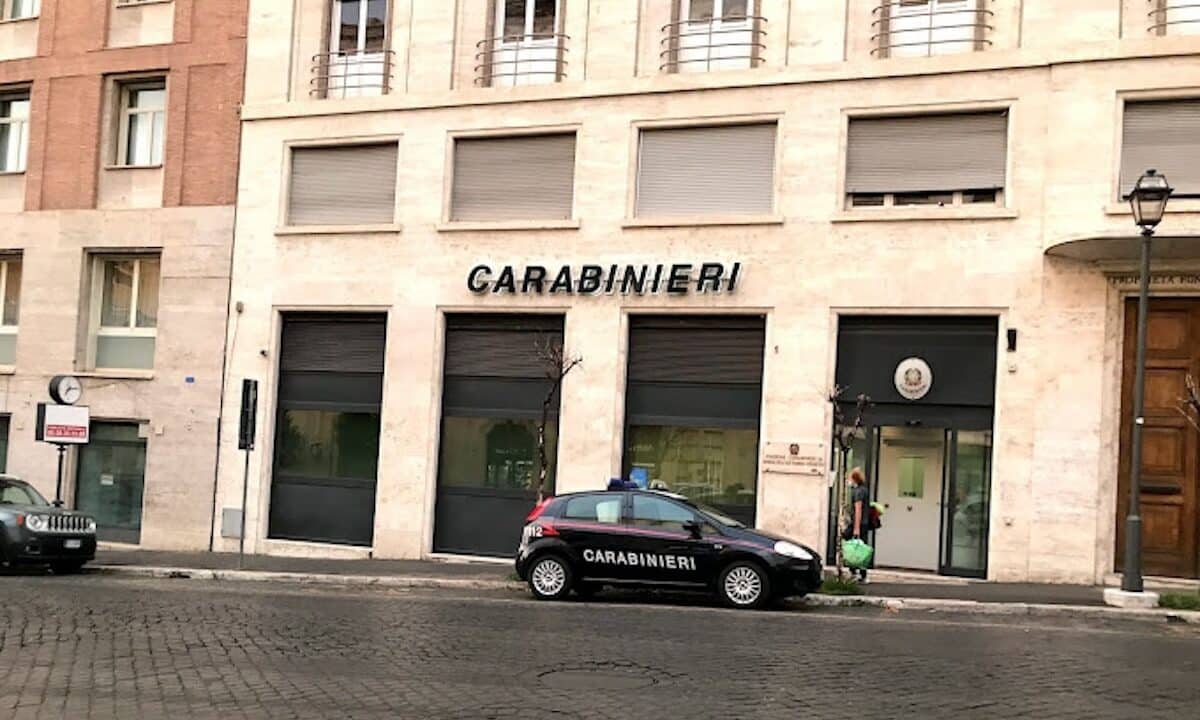 Roma Turista Colto Da Infarto Si Accascia Davanti Alla Caserma