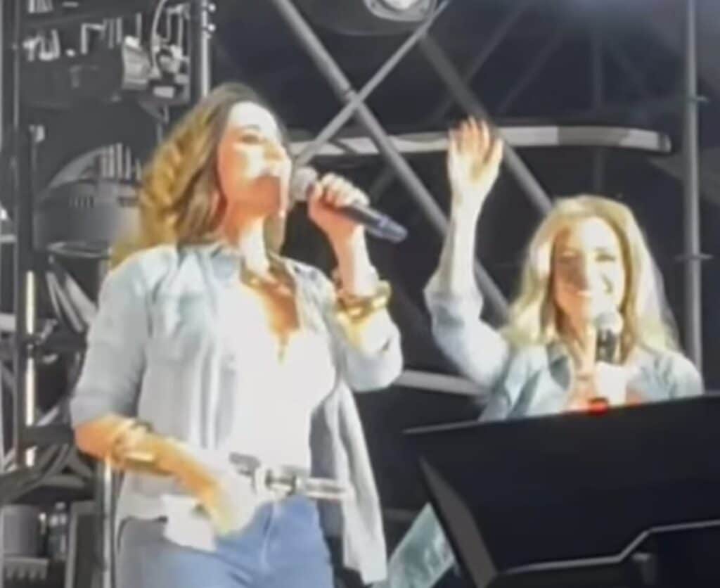 Paola e Chiara nuovamente insieme a cantare sul palco