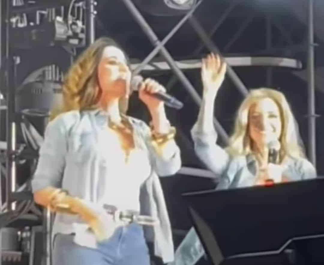 Paola e Chiara nuovamente insieme a cantare sul palco