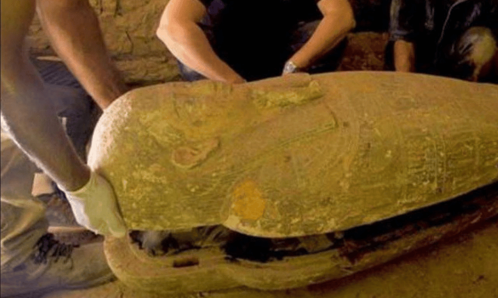 La scoperta della mummia egizia più antica a Saqqara.