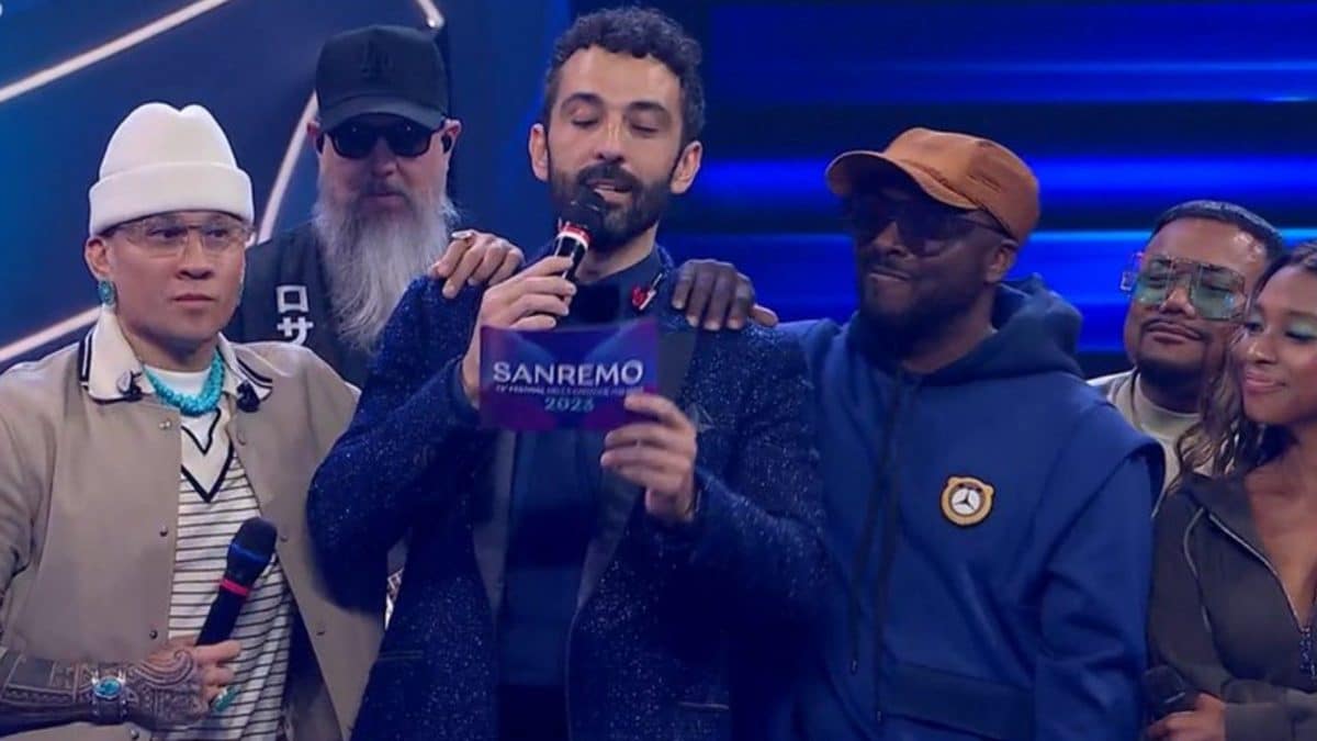 Chi è Bruno Corazza corista di Sanremo e fan dei Black Eyed Peas