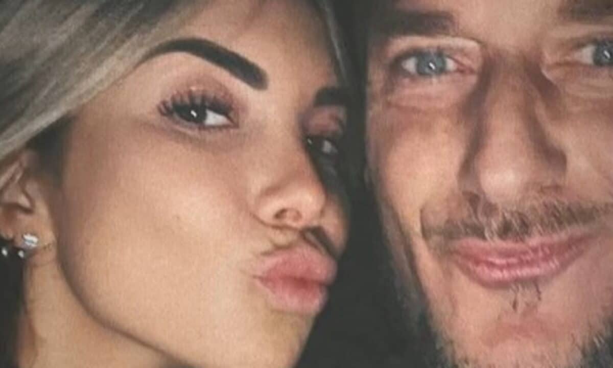 Francesco Totti e Noemi Bocchi tra baci e carezze a Venezia