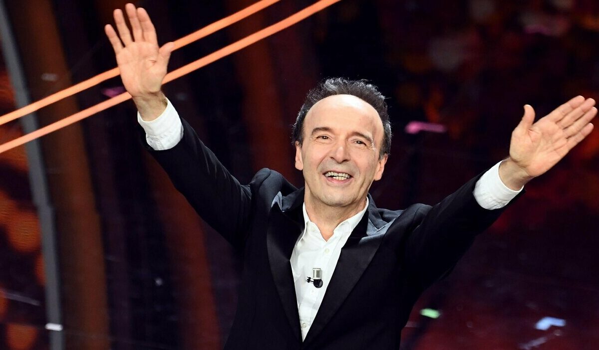 Sanremo 2023 Roberto Benigni ospite nella prima serata della kermesse musicale