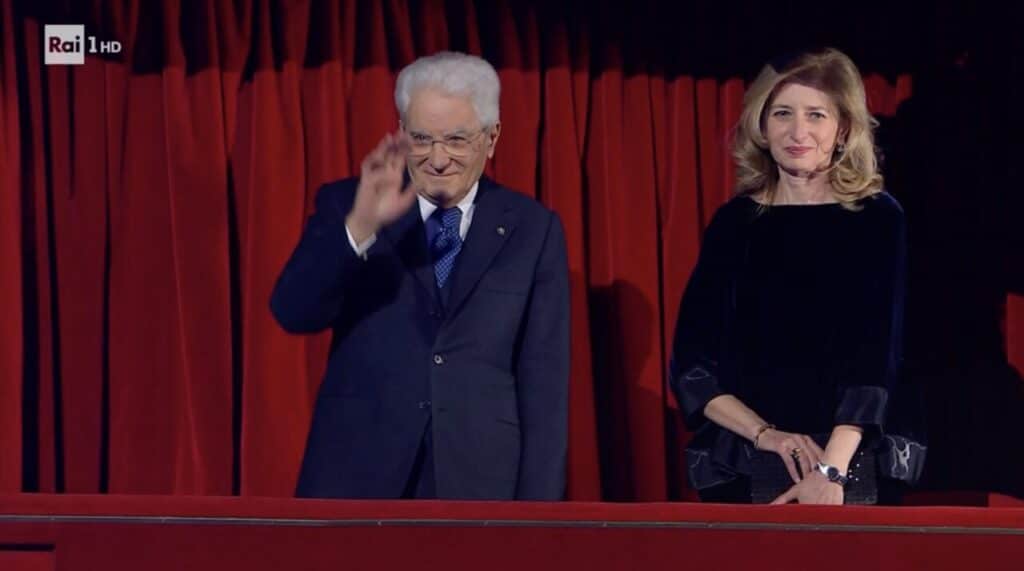 Sanremo 2023: standing ovation per Sergio Mattarella all'Ariston