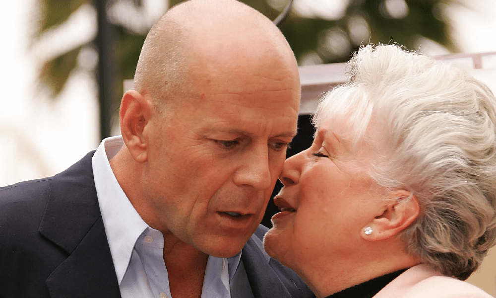 Bruce Willis sta peggiorando: come sta l'attore dopo la diagnosi della malattia.