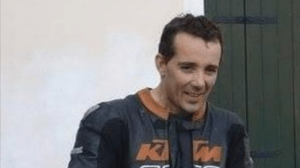 Emanuel Antonello trovato morto in casa a 44 anni.