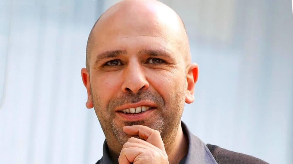 Checco Zalone e il provino a Zelig: “Ero povero. Chiedevo i soldi a mio nonno”