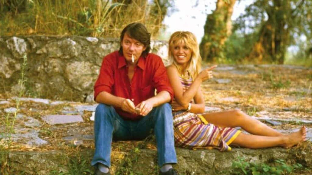 Dori Ghezzi compie 77 anni, la cantante ricorda l’amore per De André: “Non sapevo definire ciò che stava accadendo”