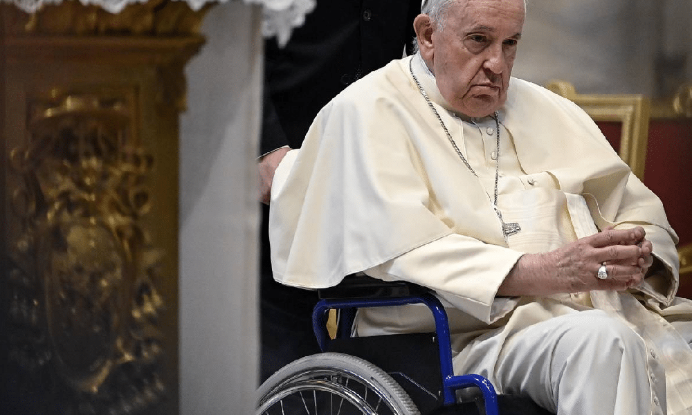 Papa Francesco, la prima notte di ricovero al Gemelli di Roma: le condizioni aggiornate