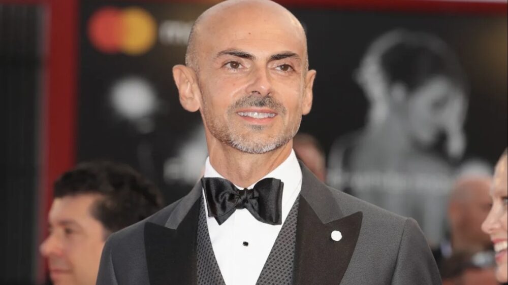 PECHINO EXPRESS, TUTTI PAZZI PER LA CONDUZIONE DI ENZO MICCIO