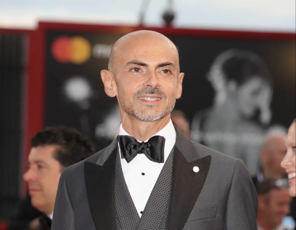 PECHINO EXPRESS, TUTTI PAZZI PER LA CONDUZIONE DI ENZO MICCIO