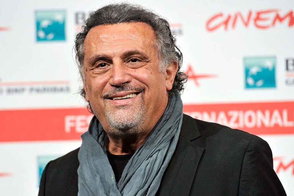 Tanti auguri ad Andrea Roncato, l’amato Loris Batacchi e la relazione con Moana Pozzi: “Rimanemmo insieme per sei mesi, poi la lasciai”