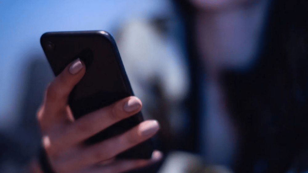 Uomo di 61 anni adesca e violenta ragazzina 15enne: “La costringeva a vivere chiusa in camera”