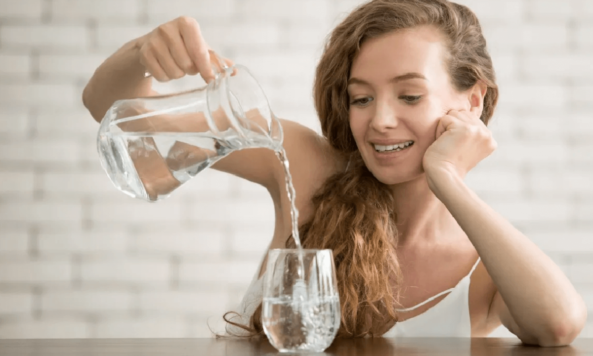 Bere acqua è meglio prima o dopo i pasti Parola all’esperto