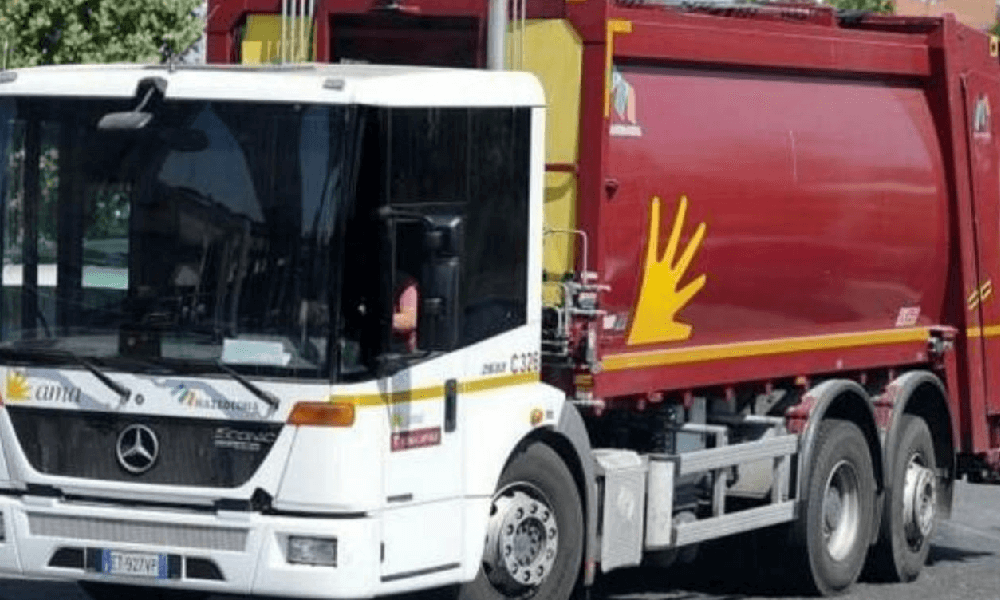 Dipendente Ama va a prostitute con il camion del lavoro rischia il licenziamento