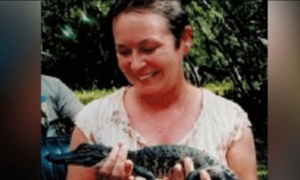 Donna in sedia a rotelle cade dal retro dall’ambulanza e muore Ha battuto testa