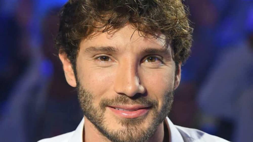 La prima delusione d’amore di Stefano De Martino (VIDEO): “Ho pianto tanto, pensavo di morire”