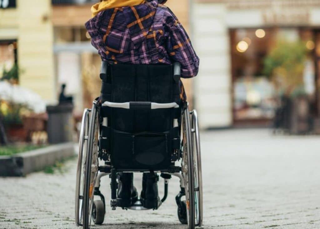 Giulia, è stata rifiutata da due scuole perché disabile: la 14enne è deceduta per un osteosarcoma