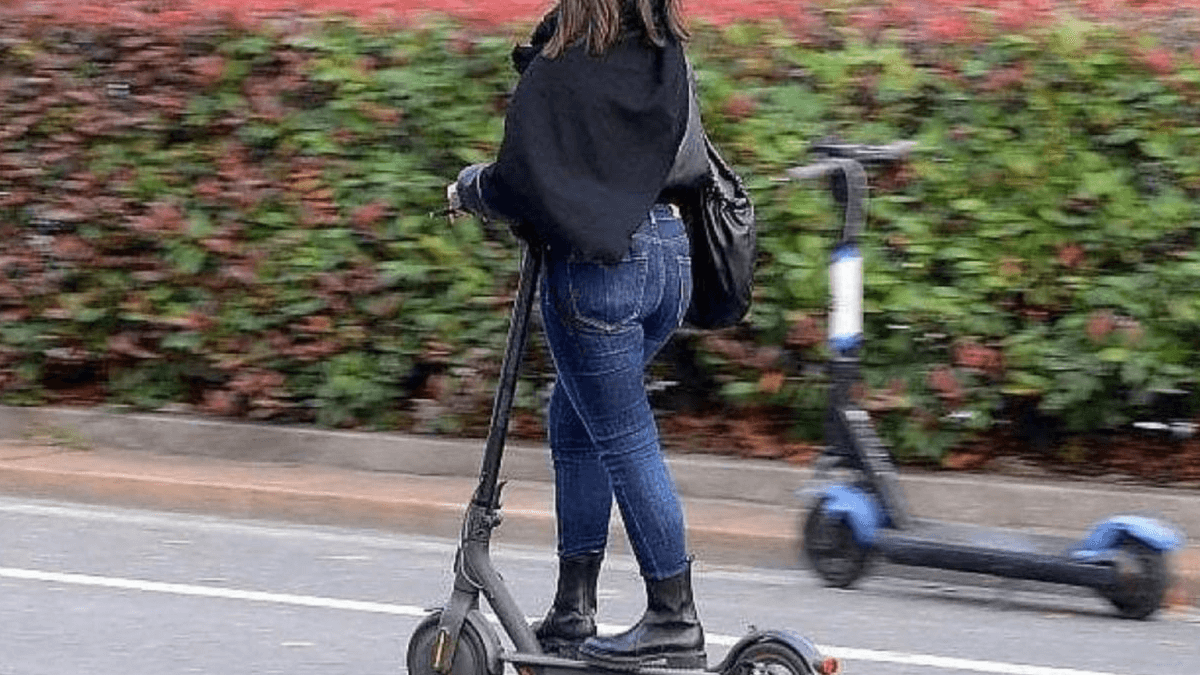 Studentessa cade da monopattino e sbatte la testa è gravissima