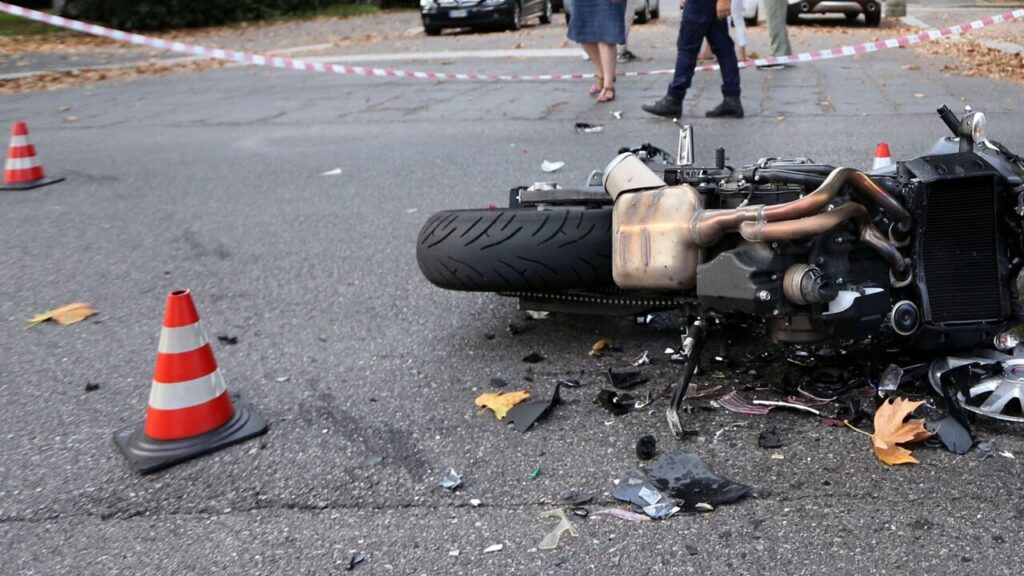 Brianza, schianto mortale in moto: muore 52enne