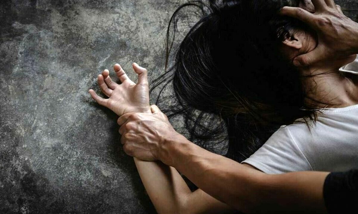 12enne violentata in bagno in un resort del Salento: indagato 24enne