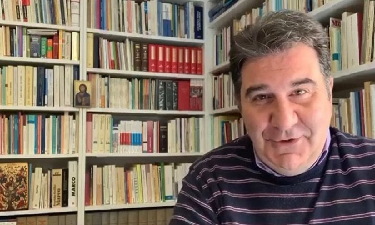 Tivoli, professore di religione violenta 4 ragazzini