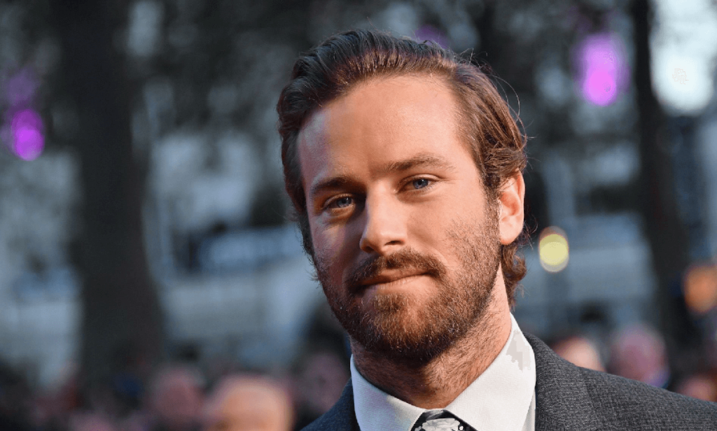 Armie Hammer, da star a cannibale Dopo le accuse ho tentato il suicidio, la sua incredibile storia