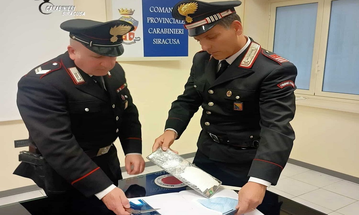 Siracusa, cocaina nel quaderno