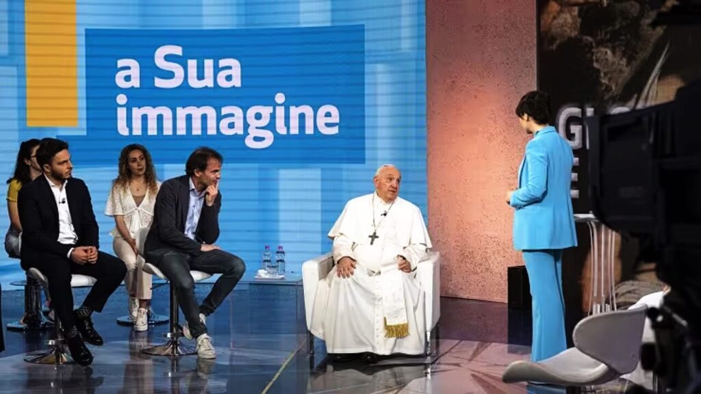 Papa Bergoglio interrogato nel programma A sua immagine da Lorena Bianchetti