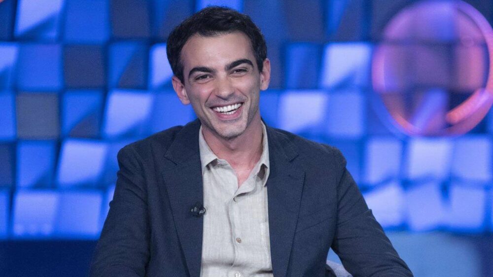 Primo Reggiani ospite a Verissimo da Silvia Toffanin, racconta l'amore per la sua famiglia e l'arrivo di Romeo