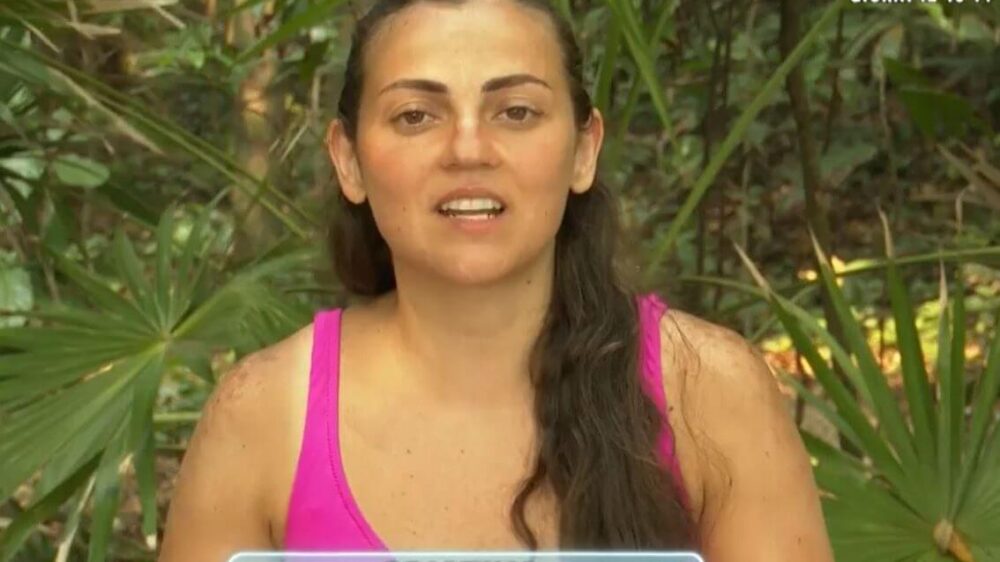 La reazione di Cristina Scuccia a L'isola dei famosi alla domanda "Ti piacciono gli uomini o le donne?"