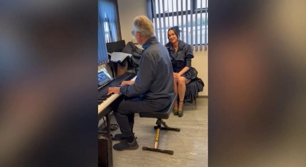 Andrea Bocelli canta per Katy Perry, il video diventato virale su Tik Tok