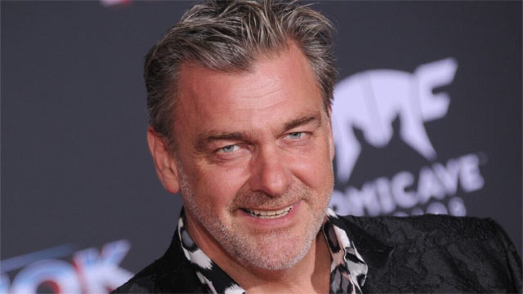 Malore a Ischia: morto Ray Stevenson