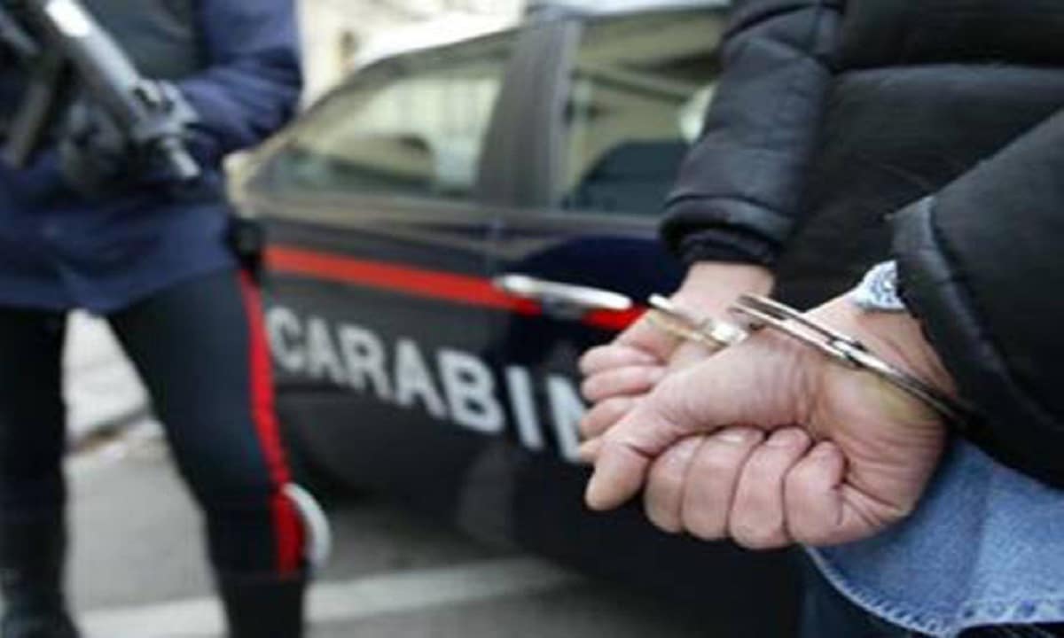 Taranto, litiga coi genitori ed evade dai domiciliari