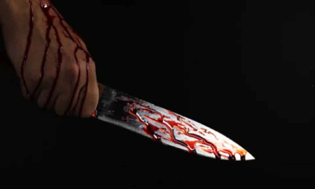 Formia, tentato duplice omicidio: prende a coltellate i genitori