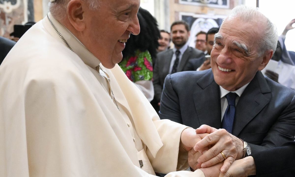 Il cineasta italoamericano Scorsese, dopo un incontro con il Papa, dichiara di voler girare il suo secondo film su Gesù