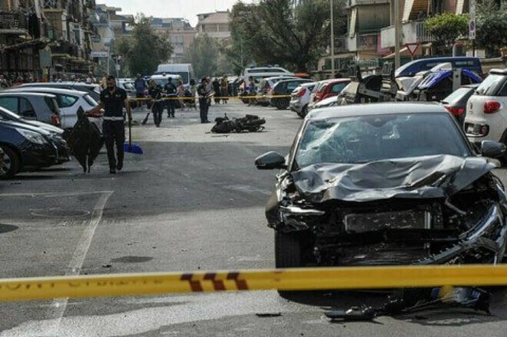 Ostia, travolto da un'Audi sullo scooter