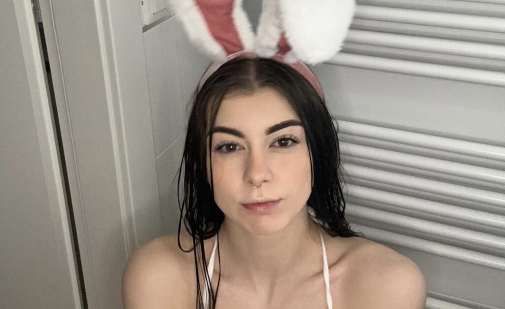 La studentessa trentina si divide tra scuola e OnlyFans che considera un lavoro a tutti gli effetti che possa permetterle di provvedere a sé stessa