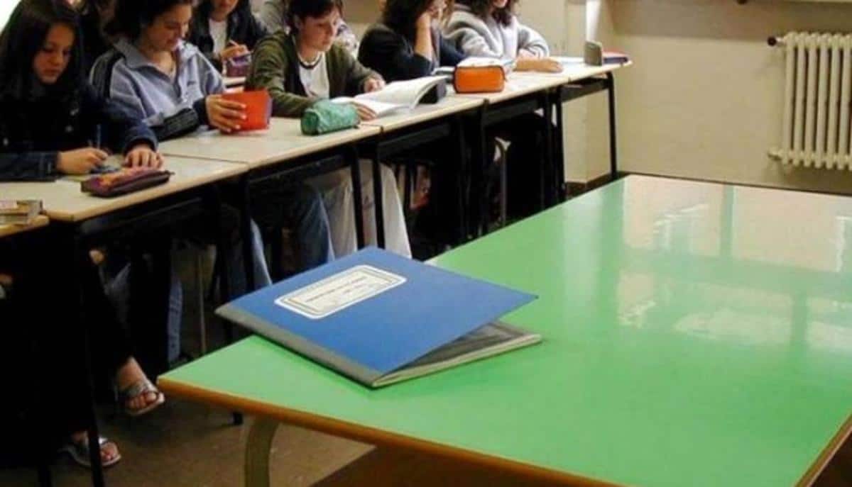Una profesora de Italia se ausentó 20 de sus 24 años de servicio.