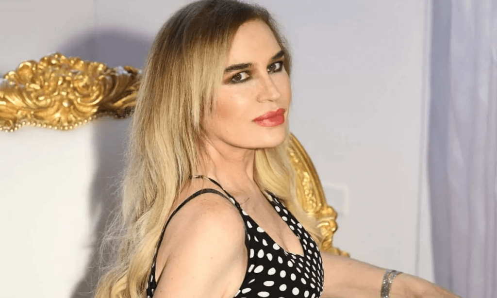 Che diavolo hai Somigli a Nathaly Caldonazzo il nuovo look di Lory Del Santo, la foto