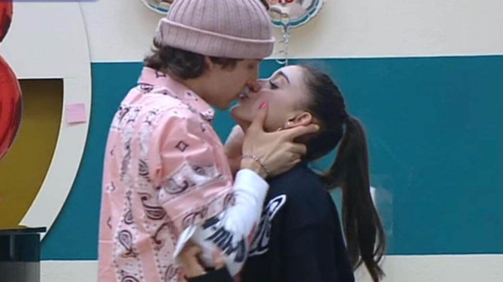 Cosa è successo tra Sangiovanni e Giulia Stabile?