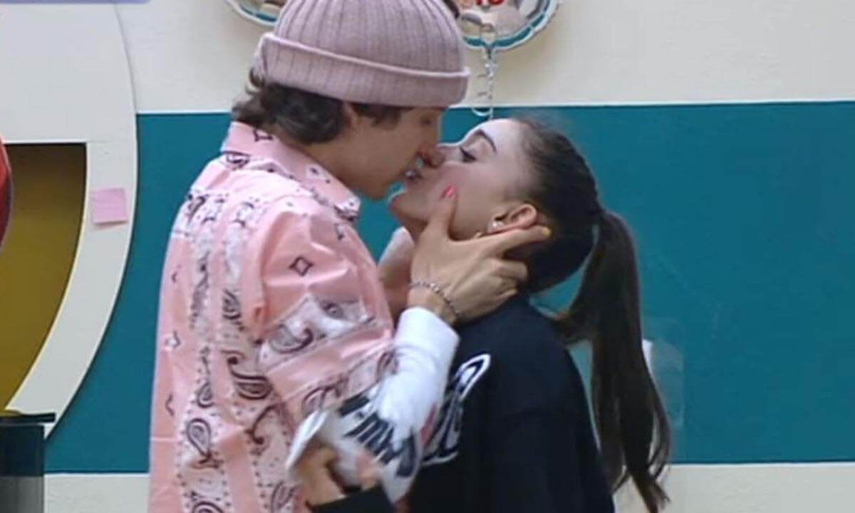 Cosa è successo tra Sangiovanni e Giulia Stabile?