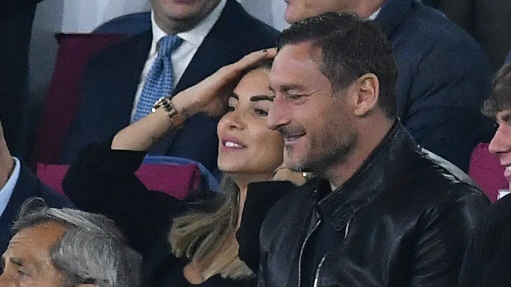 Francesco Totti e Noemi Bocchi insieme, la coppia al concerto di Vasco Rossi a Roma