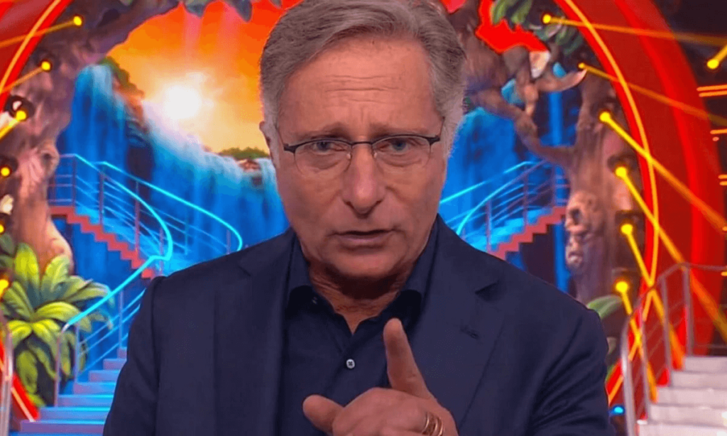 Il commosso addio di Bonolis a 'Ciao Darwin' Non lo abbiamo mai visto così, l'annuncio