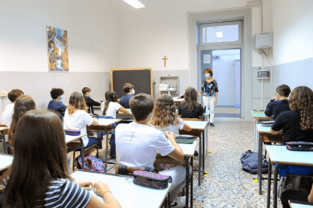 Insegnante costringe i bimbi a cantare cori contro la Juve in classe Istigazione all'odio, il polverone mediatico