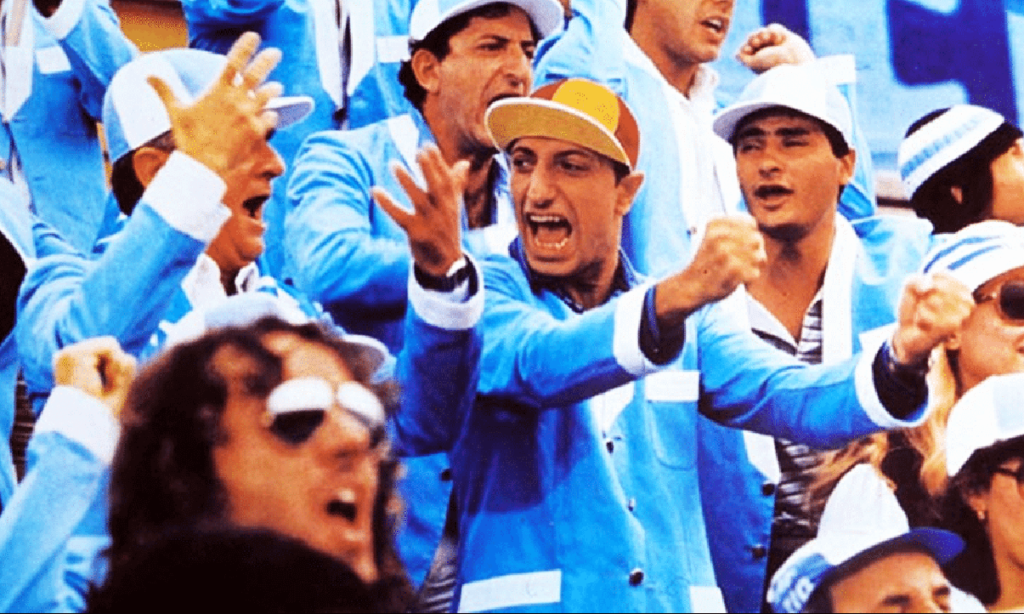 La magia della commedia nel raccontare il mondo dei tifosi Mejo 'a Roma o 'a Lazio