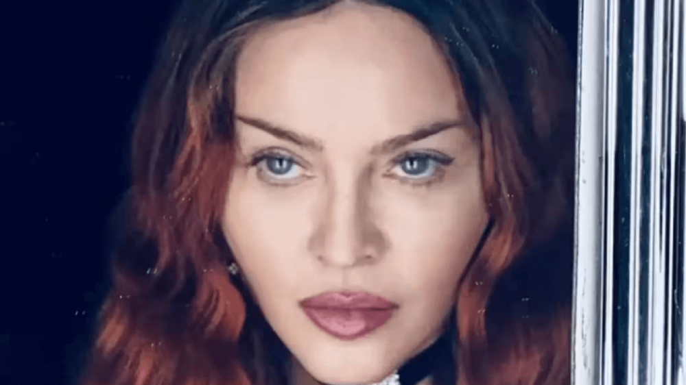 Madonna non sta bene Troppo malata, non riesce ad alzarsi dal letto, le ultime notizie